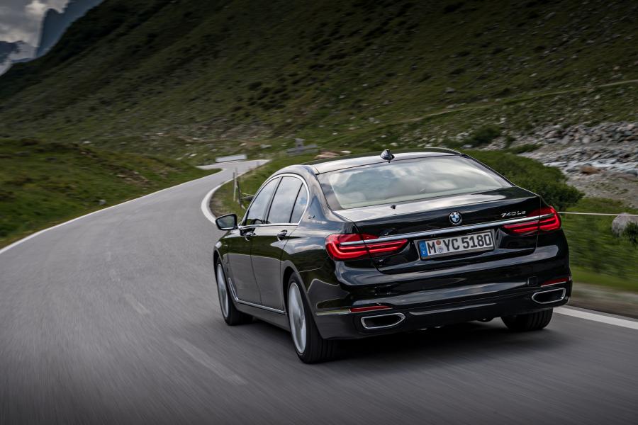  BMW 740Le xDrive (G12) 2015 года  (WW) (фото 28 из 41)